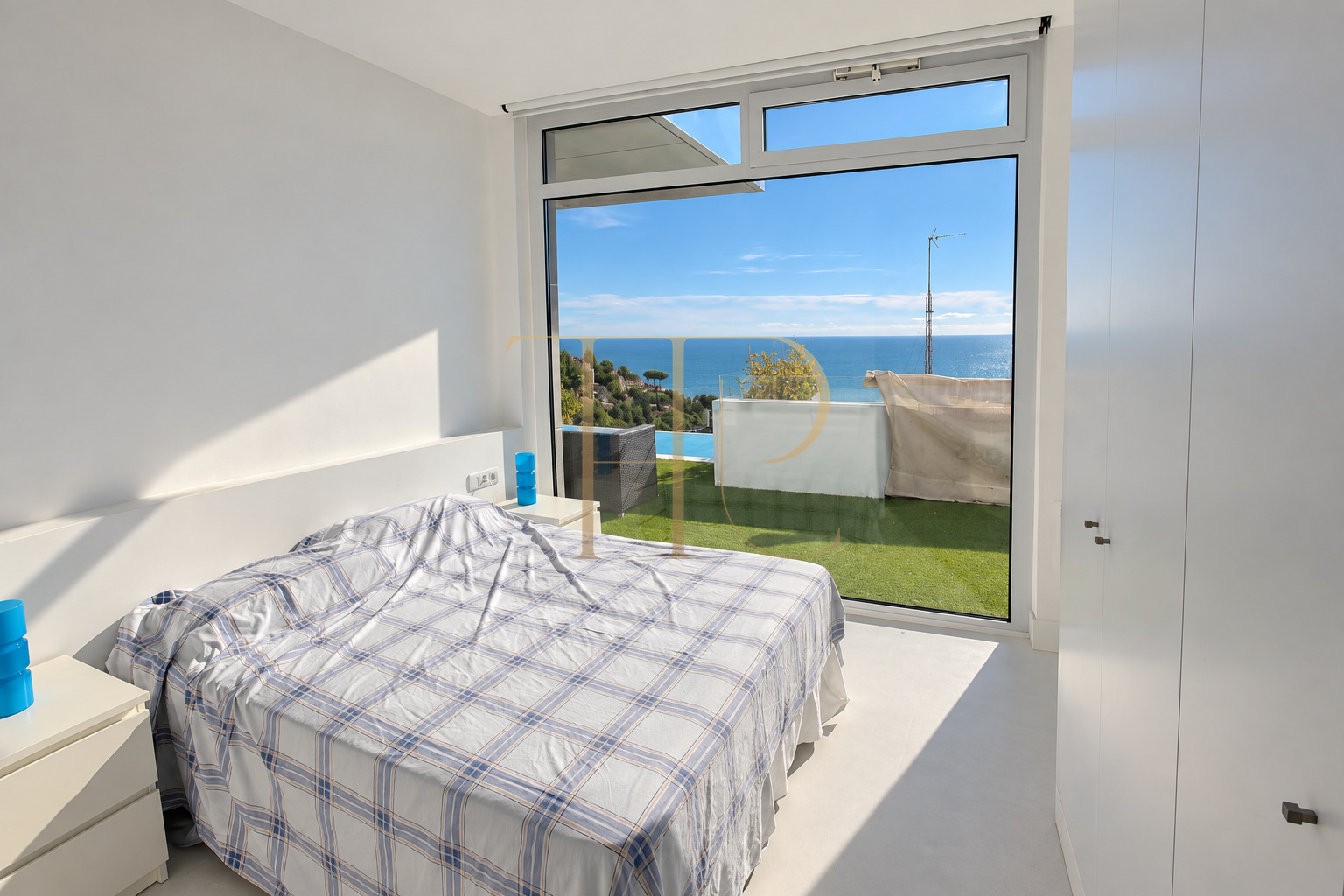 Villa for sale in Sitges with sea views and two pools