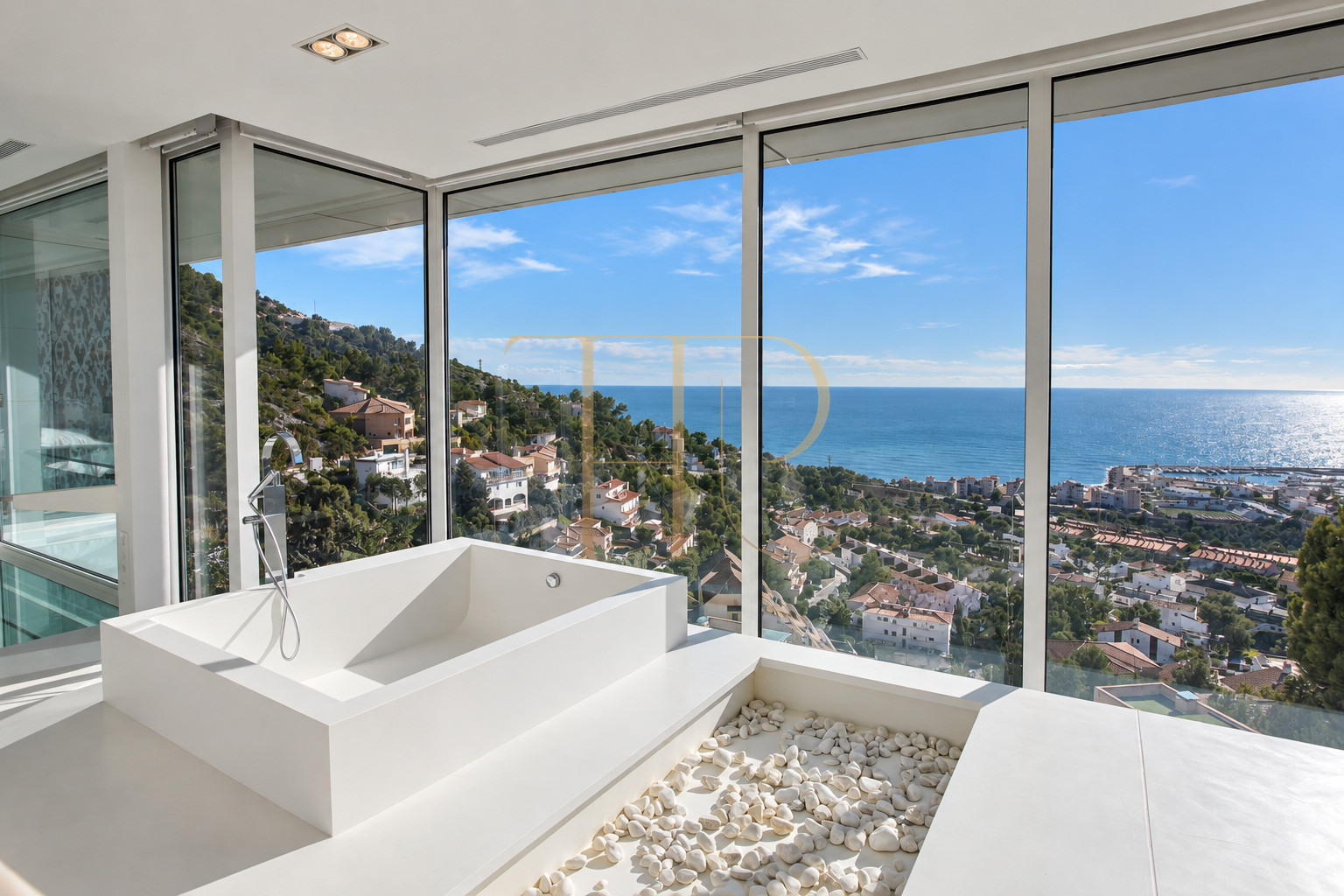Villa for sale in Sitges with sea views and two pools