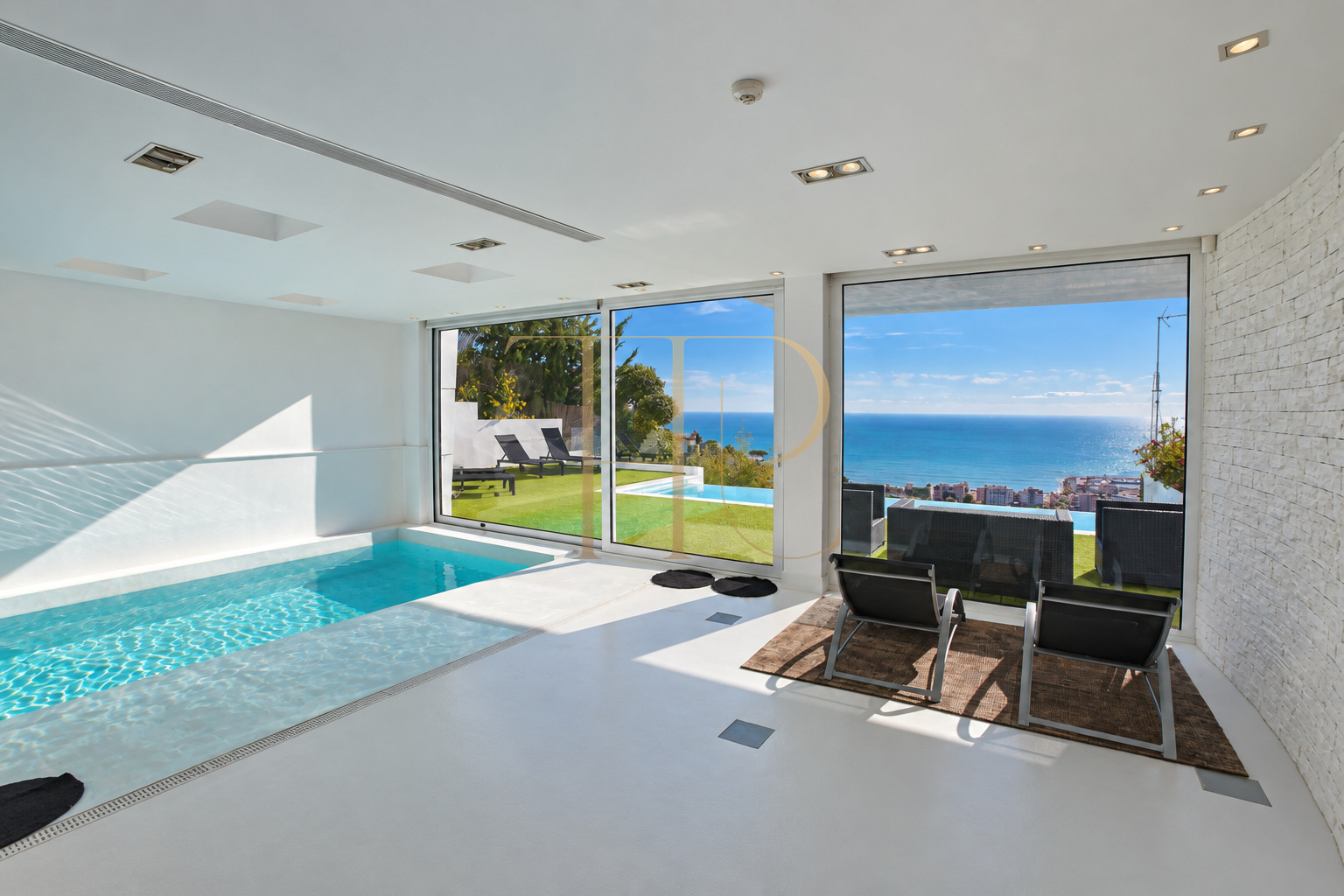 Villa for sale in Sitges with sea views and two pools