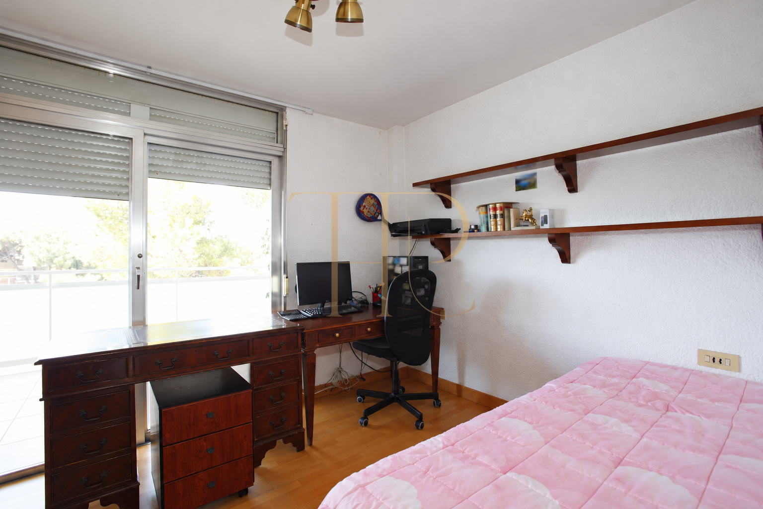 Penthouse with terrace and private pool in Gavà Mar — sold