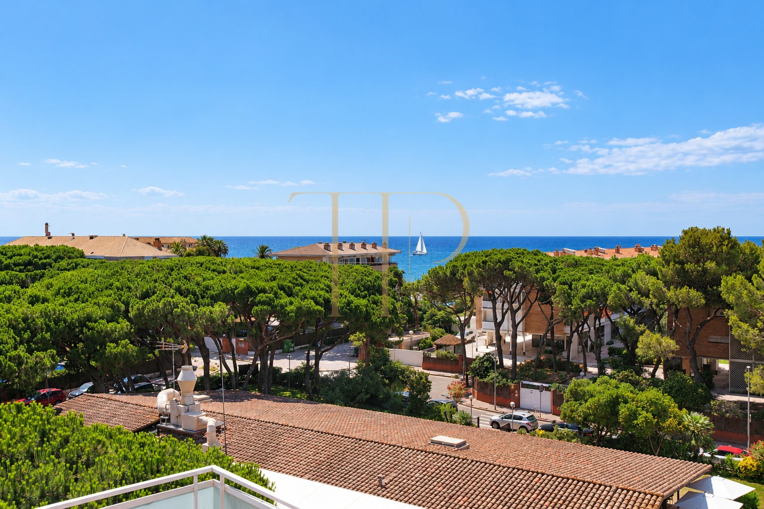 Penthouse with terrace and private pool in Gavà Mar — sold