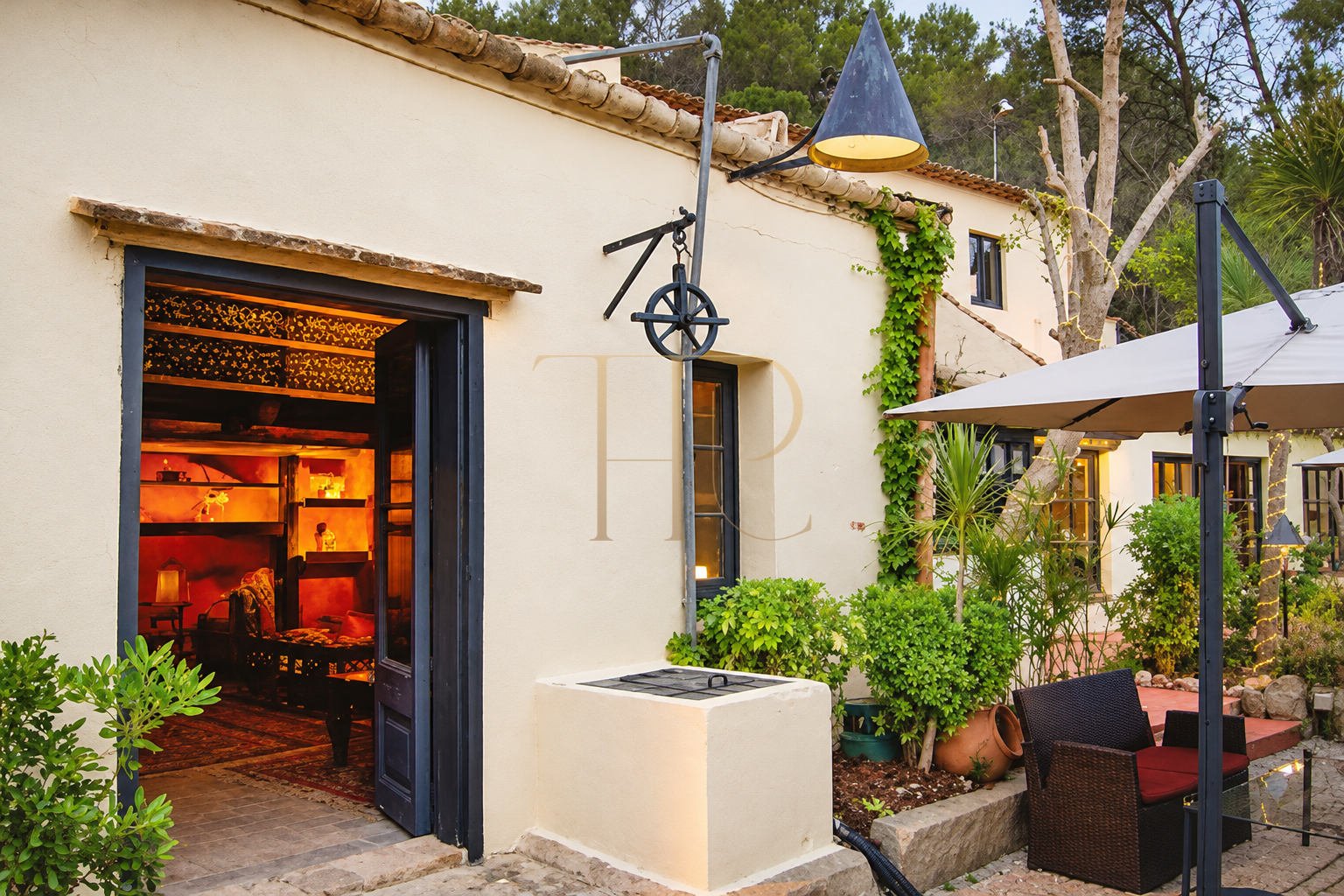Historic farmhouse with boutique hotel and restaurant in Garraf