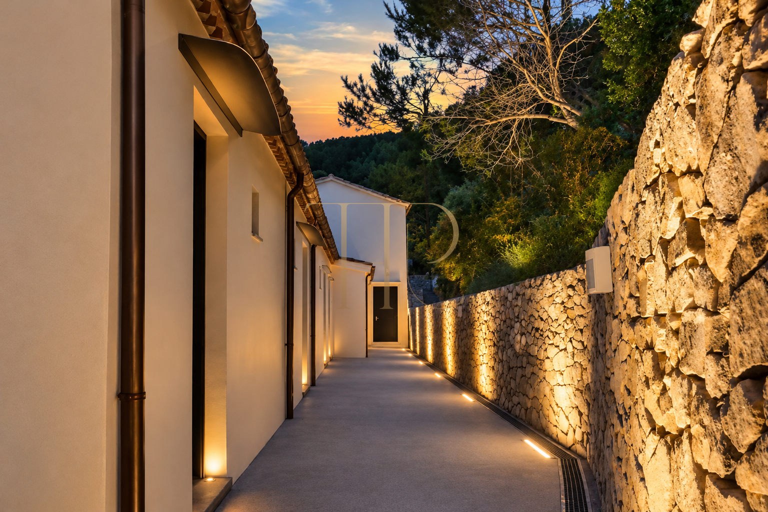 Historic farmhouse with boutique hotel and restaurant in Garraf