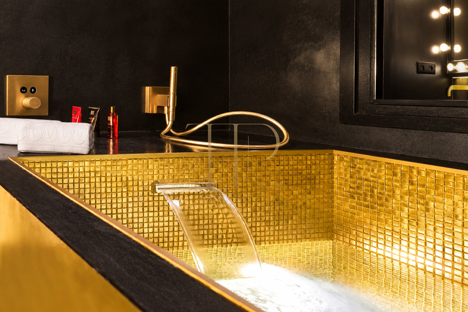 Historic farmhouse with boutique hotel and restaurant in Garraf