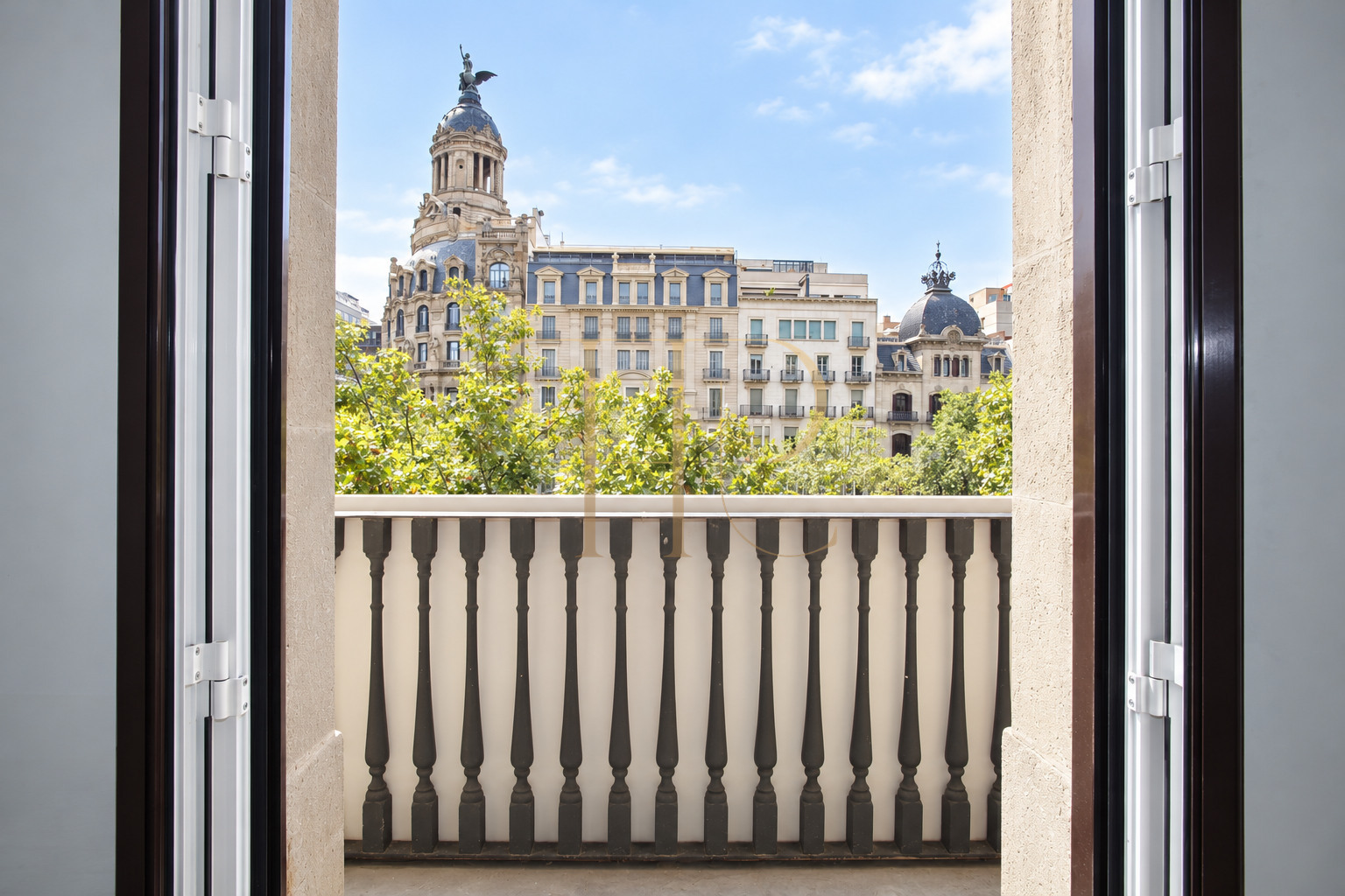 Office with balconies in Barcelona’s Eixample — rented