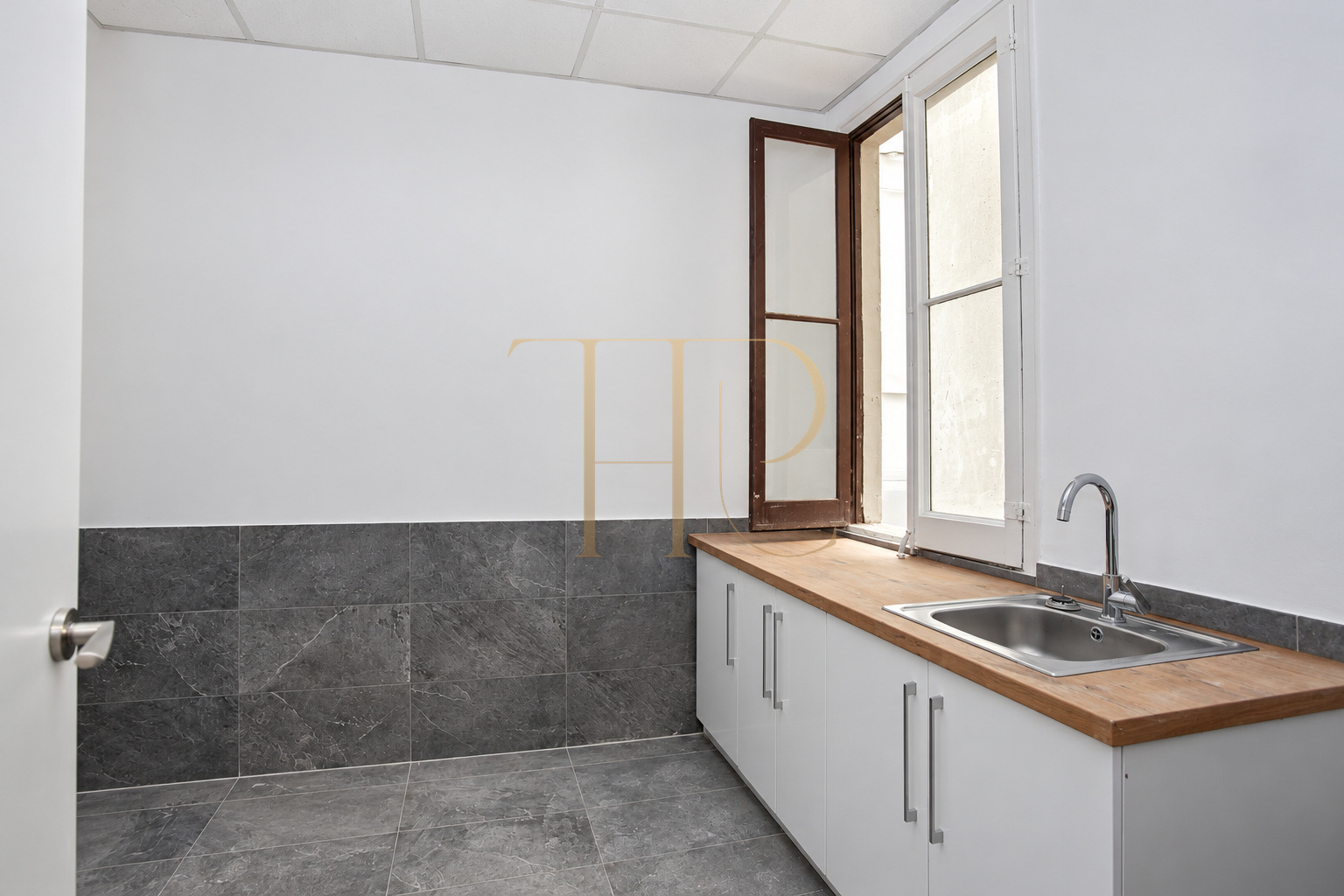 Office with balconies in Barcelona’s Eixample — rented