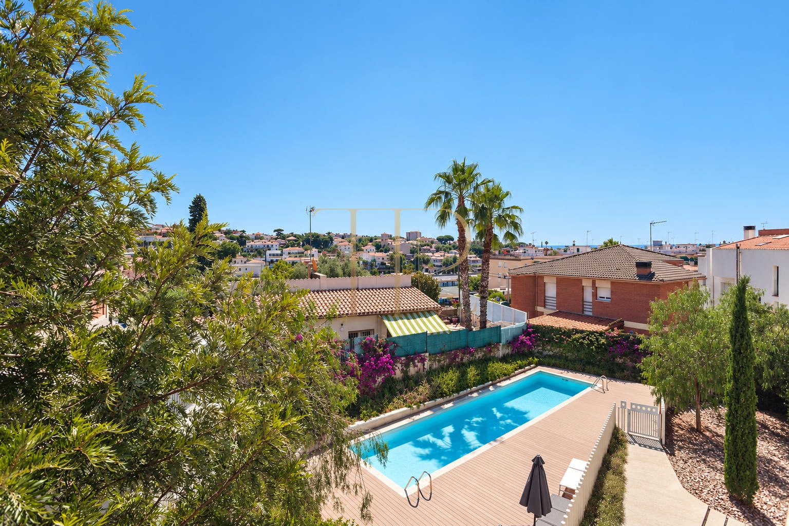 Sold apartment with terrace and shared pool in Alella