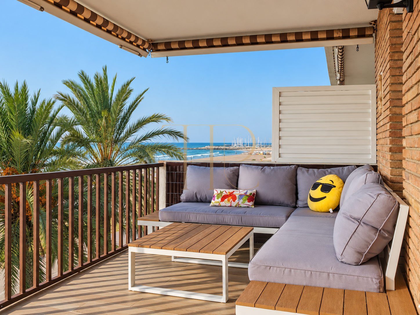 Apartment with balcony and sea views in Les Botigues de Sitges