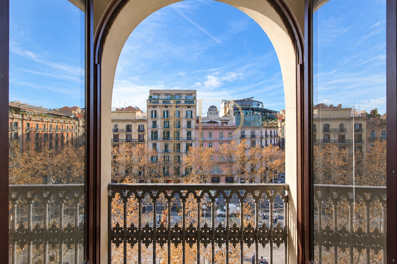 Renovated office with balconies in Dreta de l’Eixample