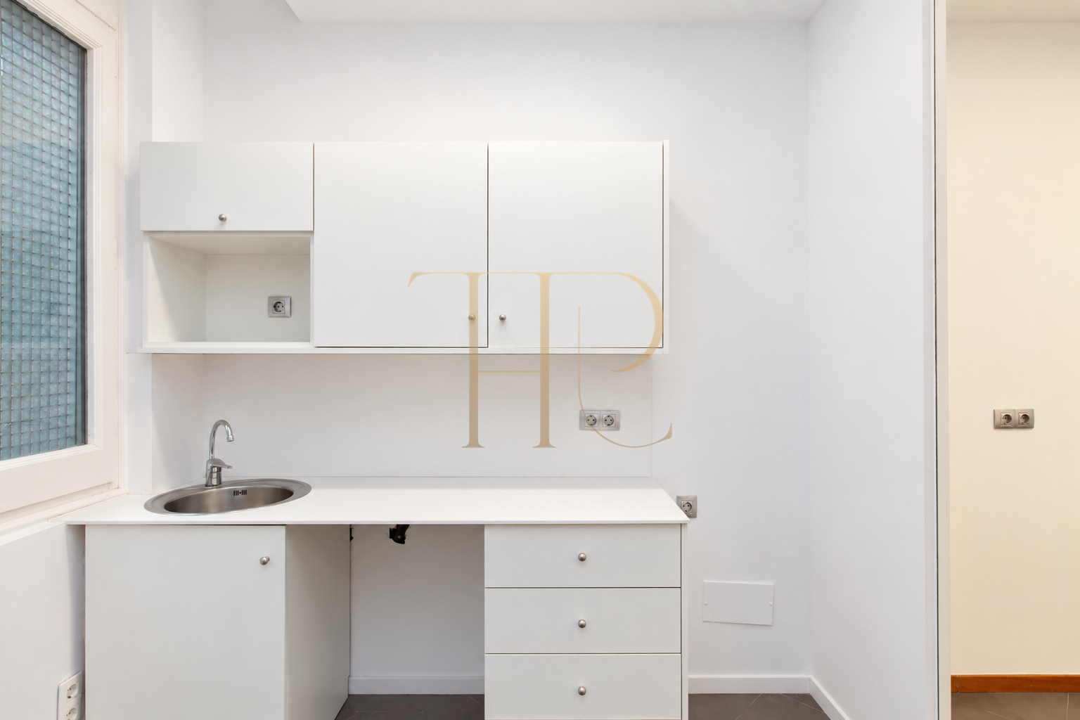 Renovated office with balconies in Dreta de l’Eixample