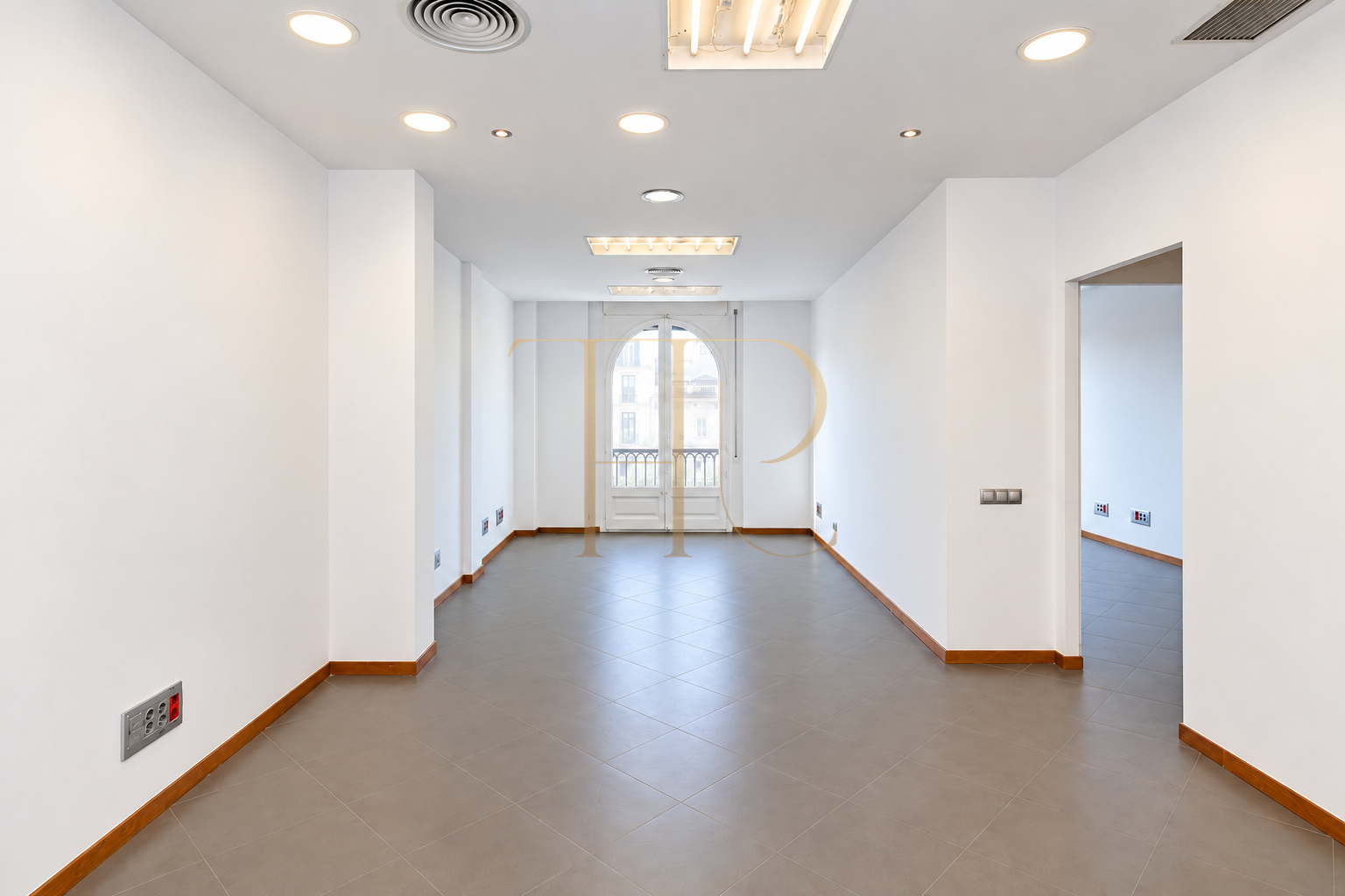 Renovated office with balconies in Dreta de l’Eixample