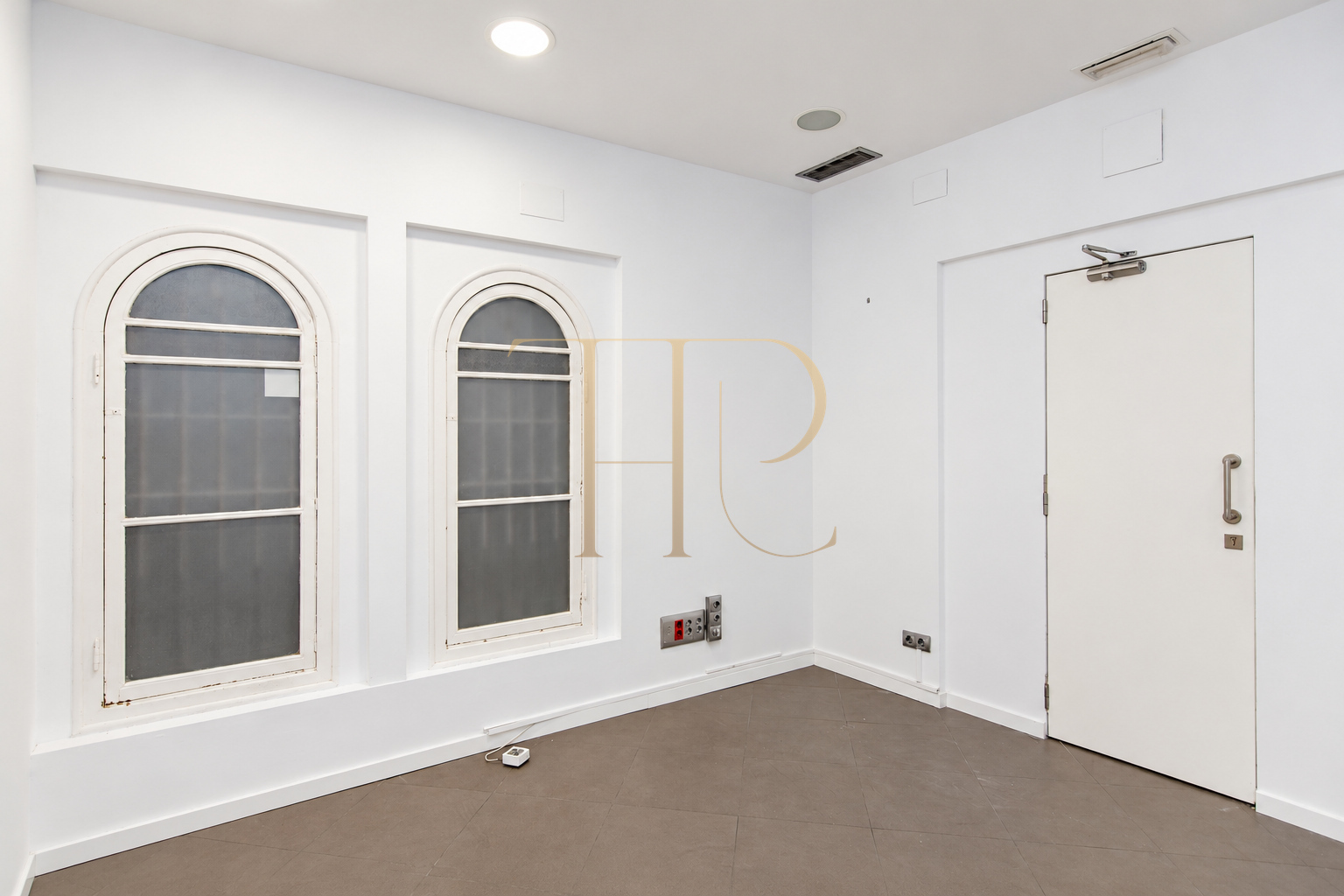 Renovated office with balconies in Dreta de l’Eixample