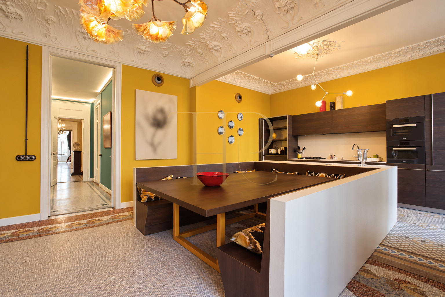 Principal-floor apartment with terrace in Eixample — sold