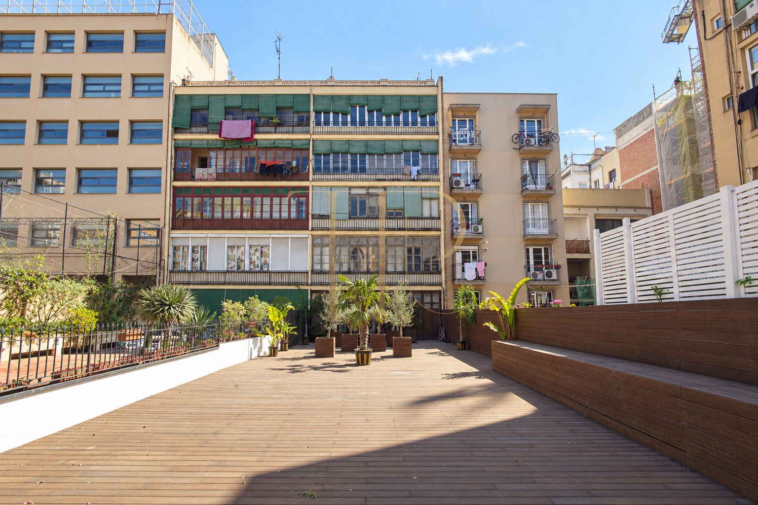 Principal-floor apartment with terrace in Eixample — sold