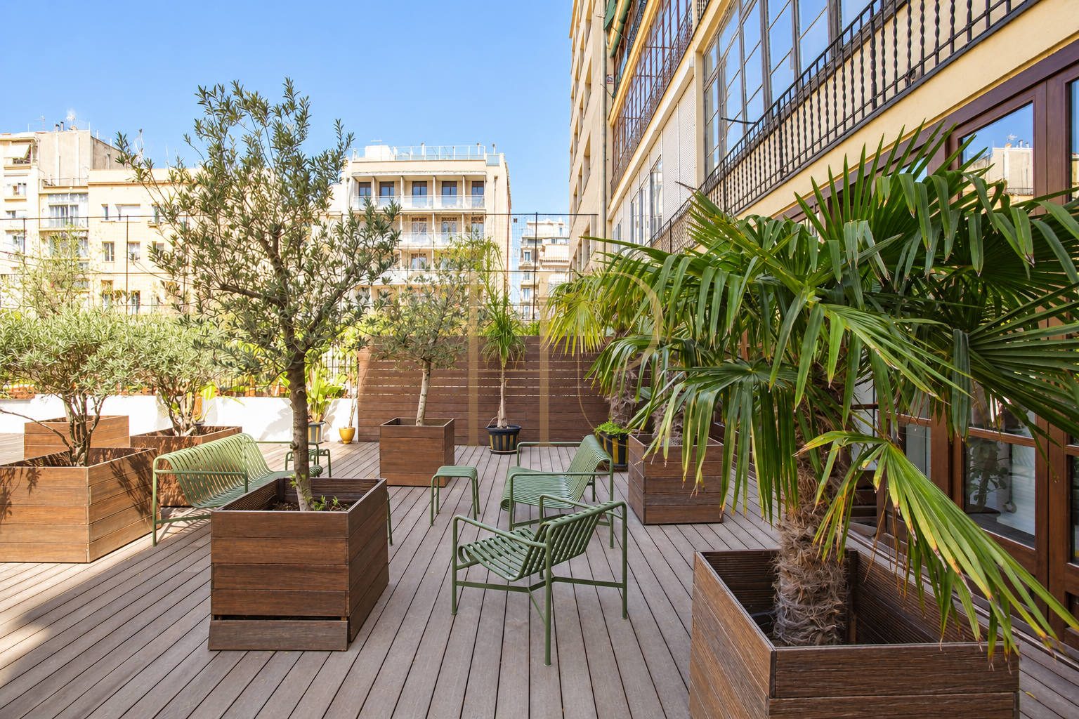 Principal-floor apartment with terrace in Eixample — sold