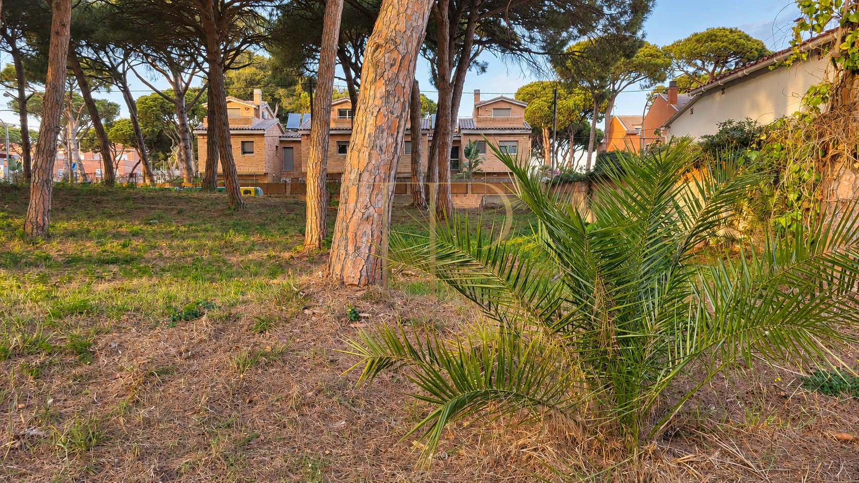 Plot with a house project in Castelldefels — sold