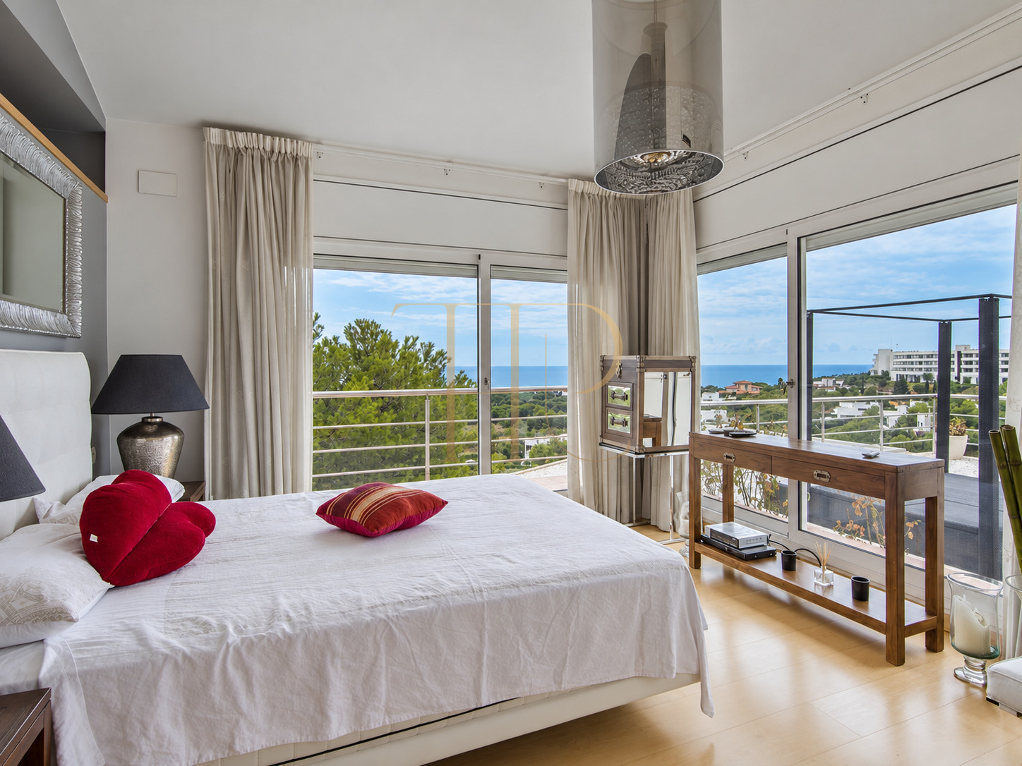 Sea-view villa with pool in Can Girona, Sitges
