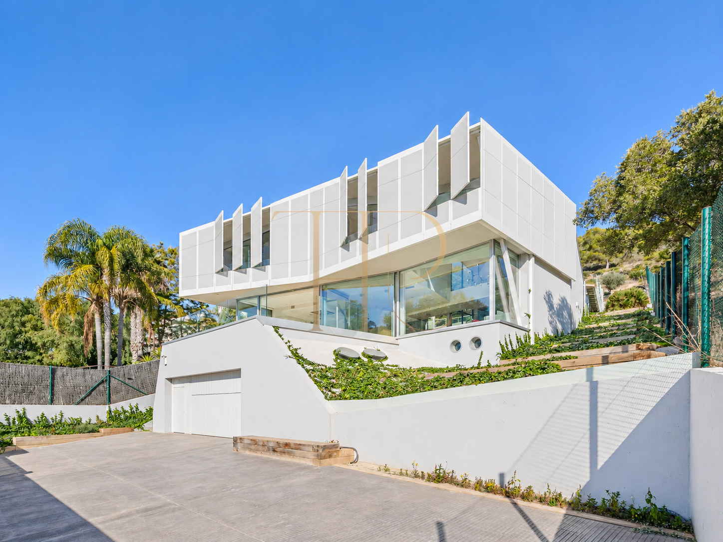 Sea-view villa in Can Girona with pool and lift