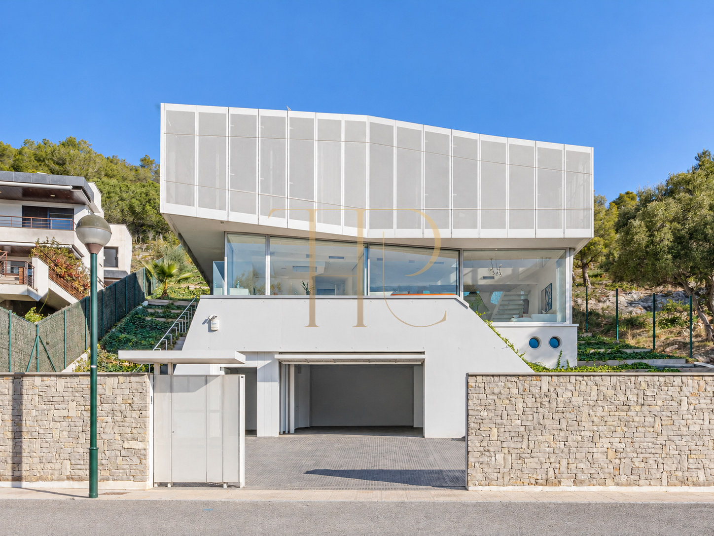 Sea-view villa in Can Girona with pool and lift