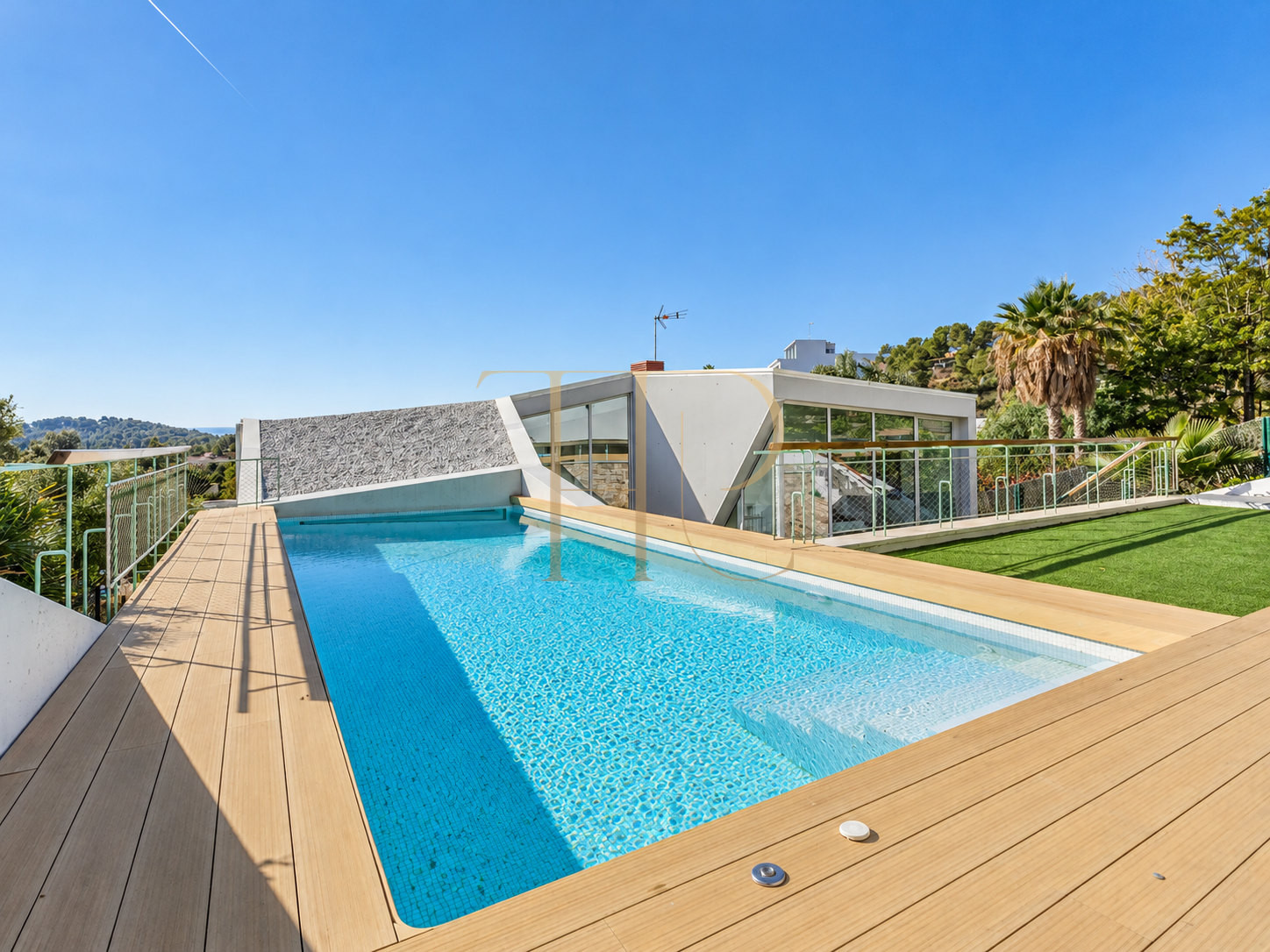 Sea-view villa in Can Girona with pool and lift