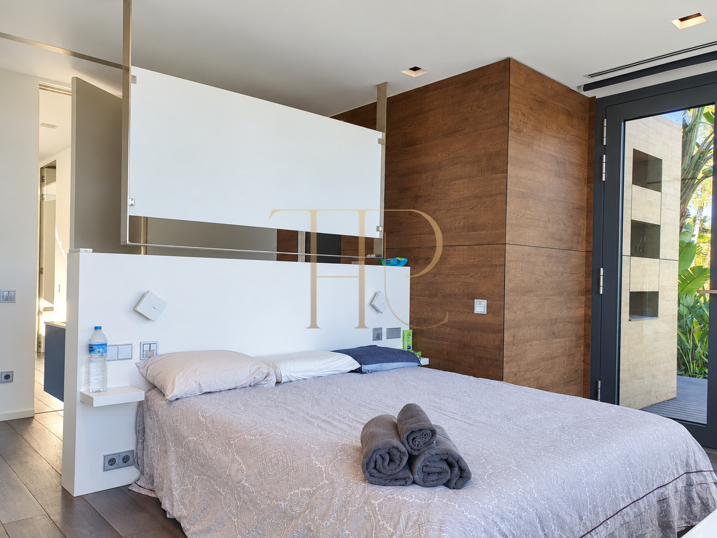 Sea-view villa with guest house in Can Girona, Sitges