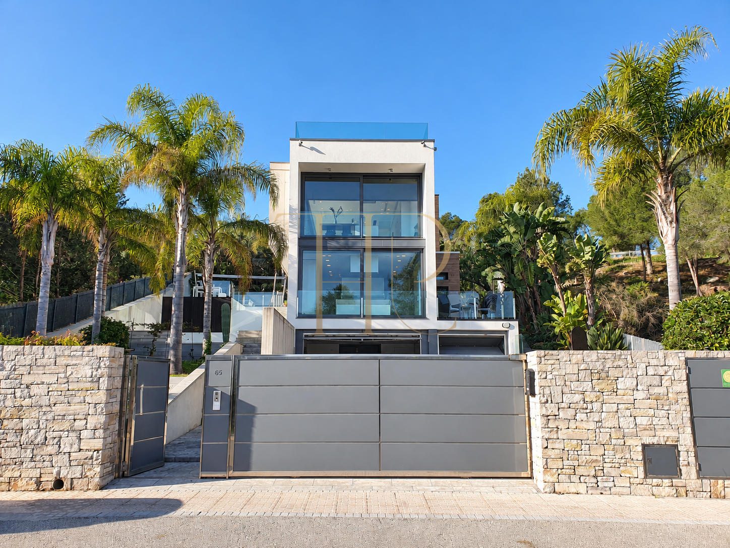 Sea-view villa with guest house in Can Girona, Sitges
