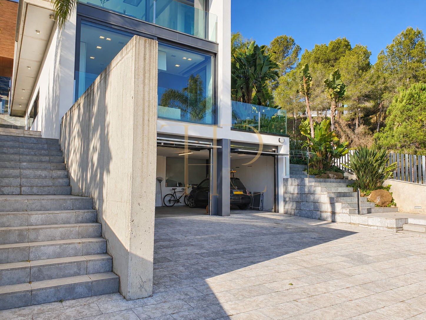 Sea-view villa with guest house in Can Girona, Sitges