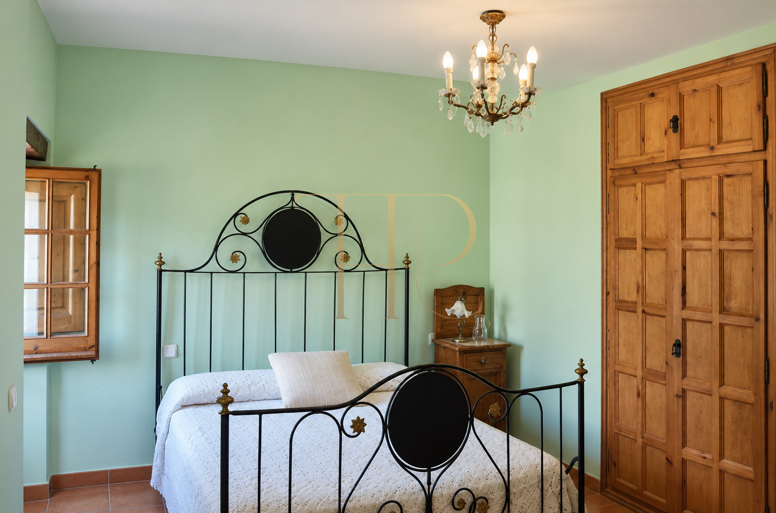 Stone country house with pool in Penedès — sold