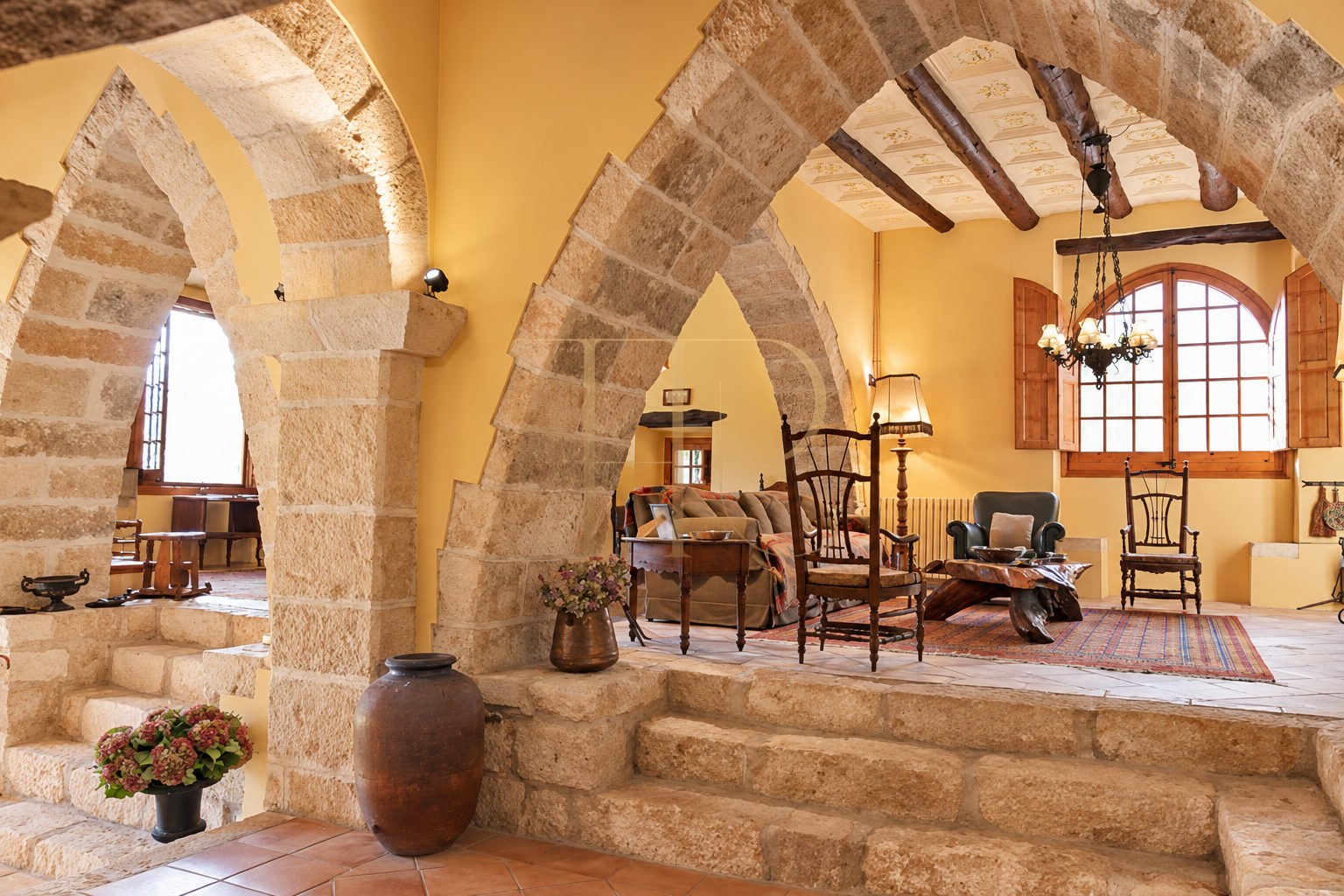 Stone country house with pool in Penedès — sold