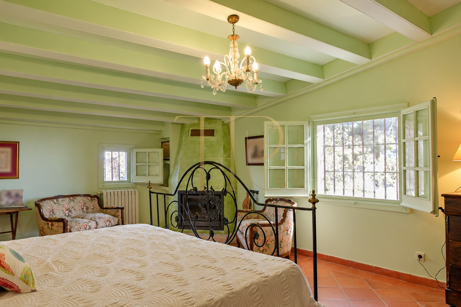 Stone country house with pool in Penedès — sold