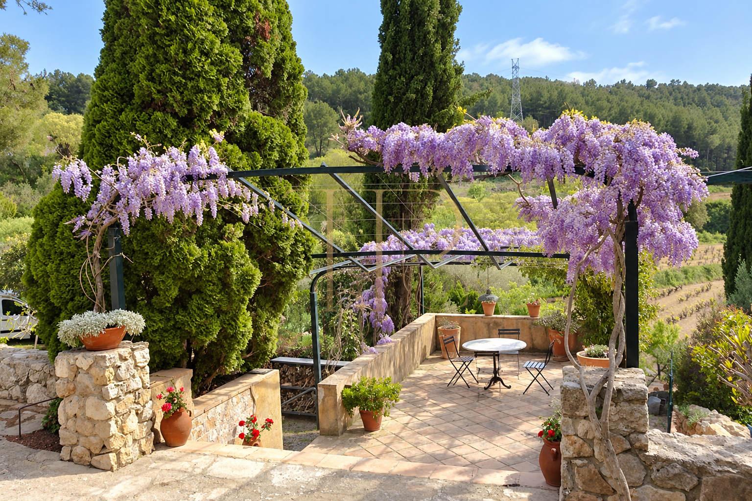 Stone country house with pool in Penedès — sold