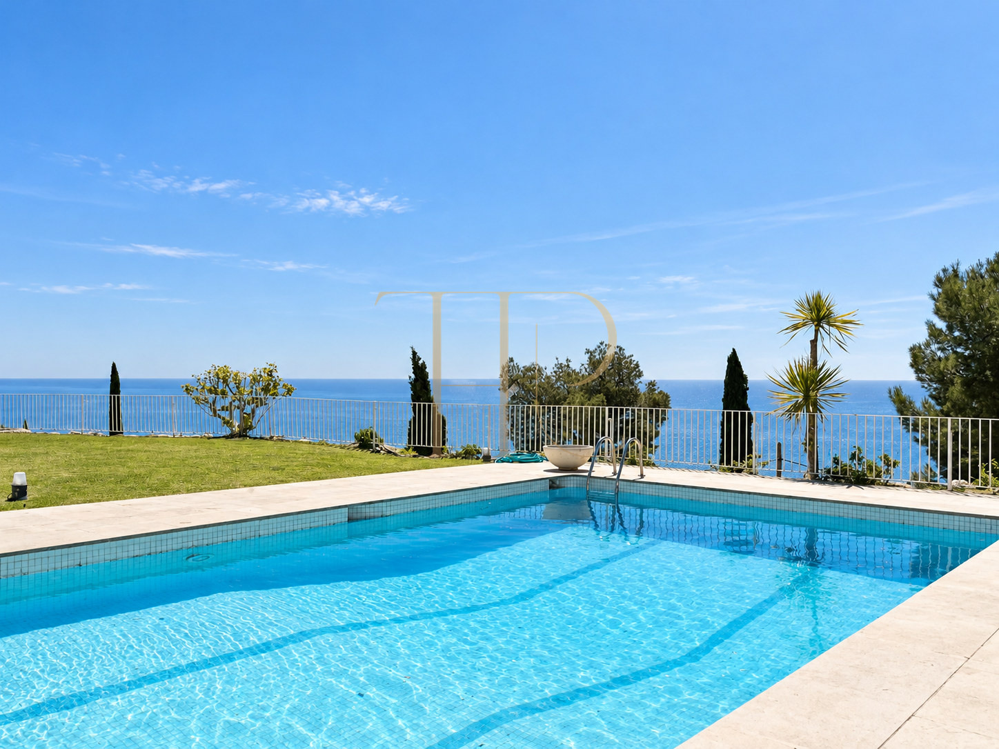 Sea-view villa to rent in Castelldefels