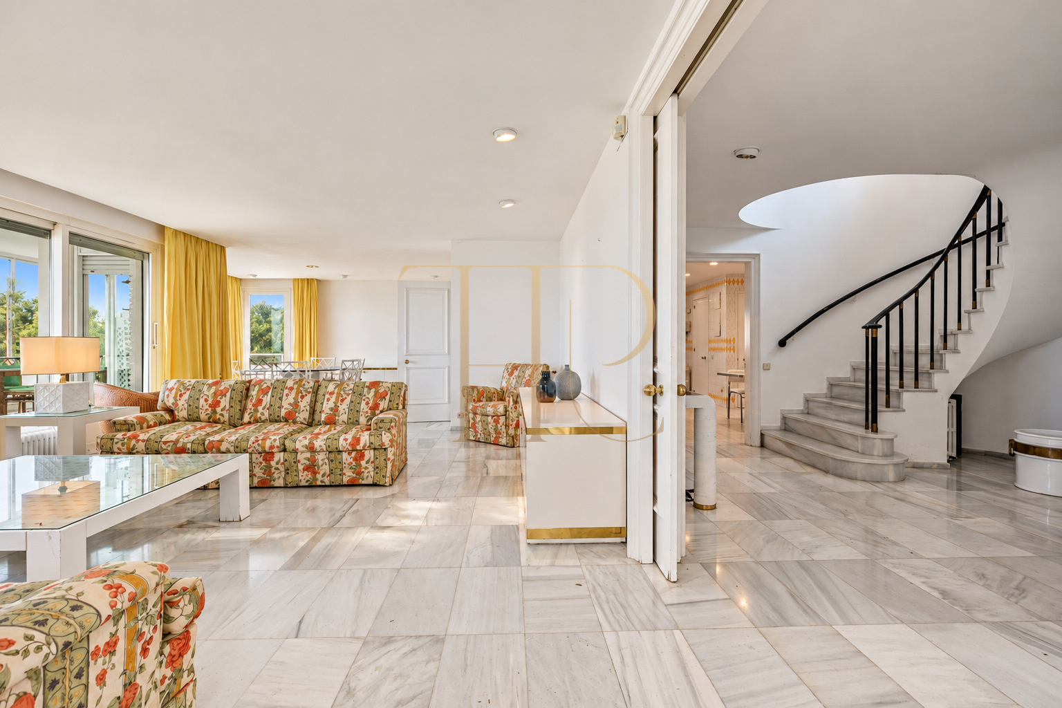 Sea-view villa to rent in Castelldefels