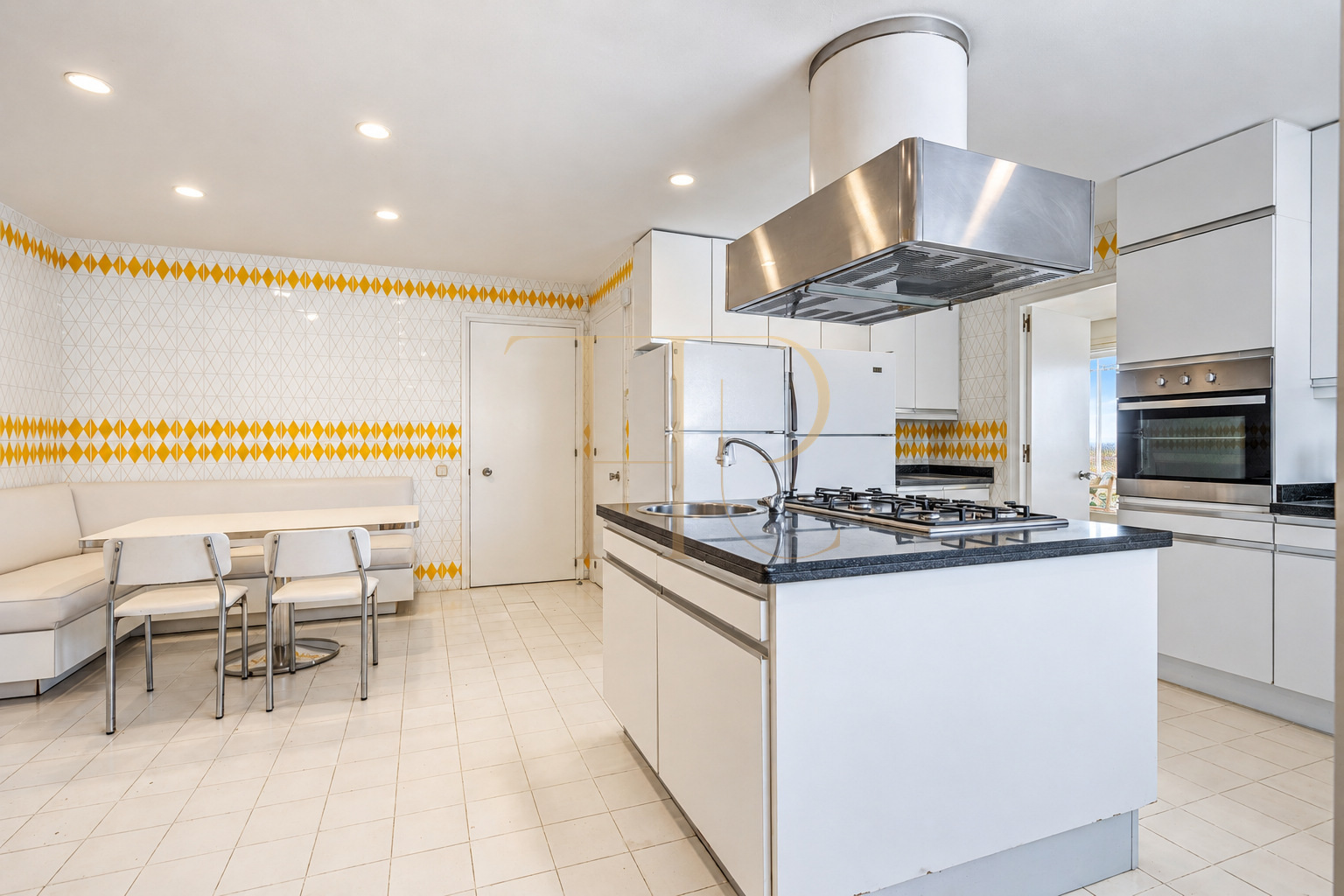 Sea-view villa to rent in Castelldefels