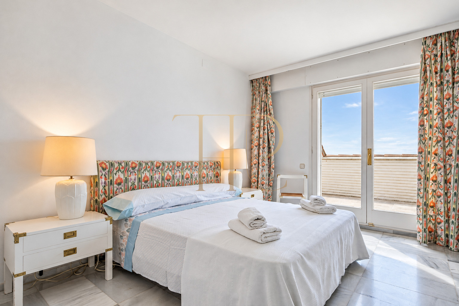 Sea-view villa to rent in Castelldefels