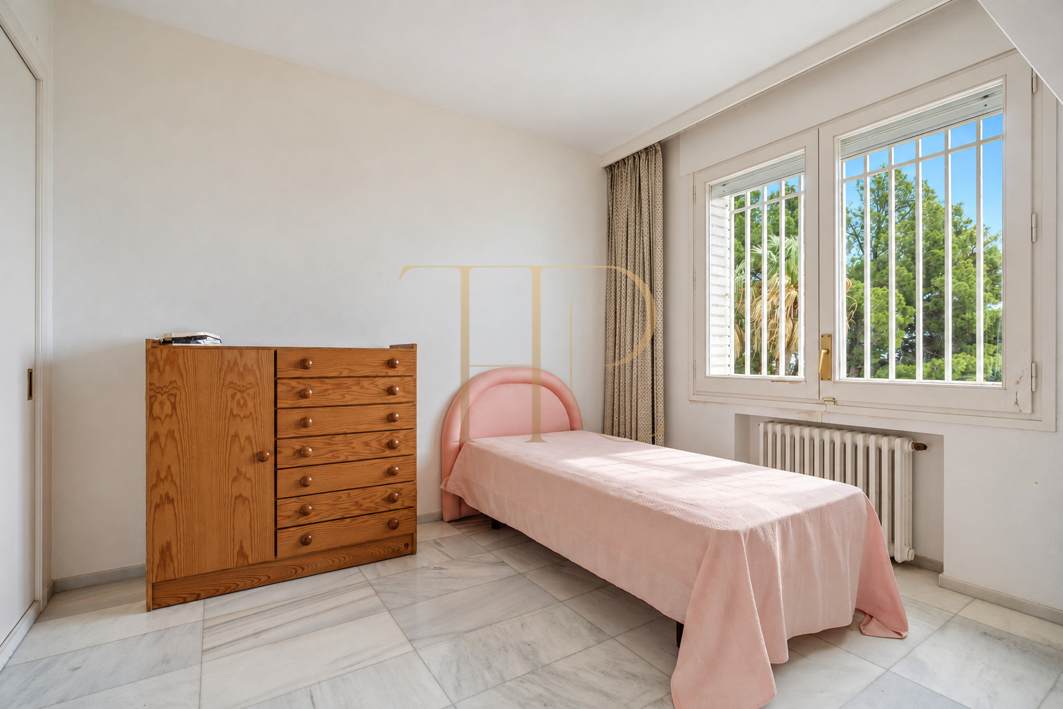 Sea-view villa to rent in Castelldefels