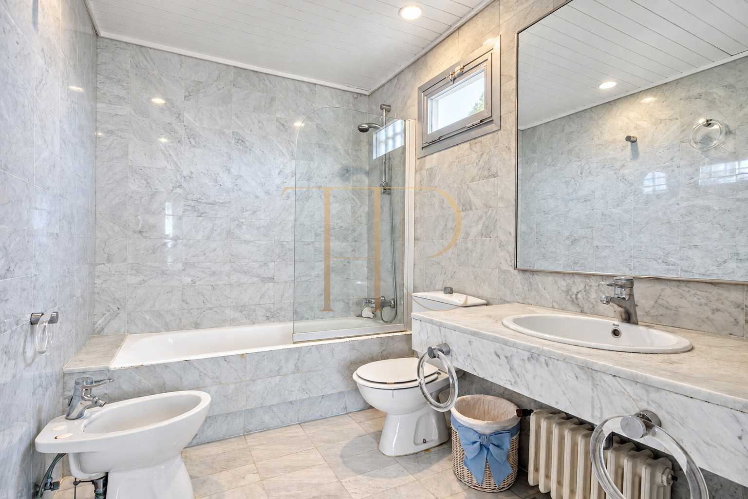 Sea-view villa to rent in Castelldefels