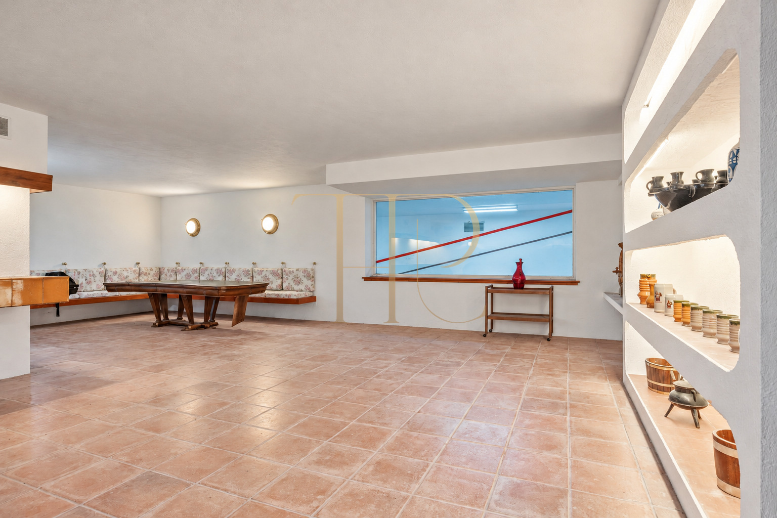 Sea-view villa to rent in Castelldefels