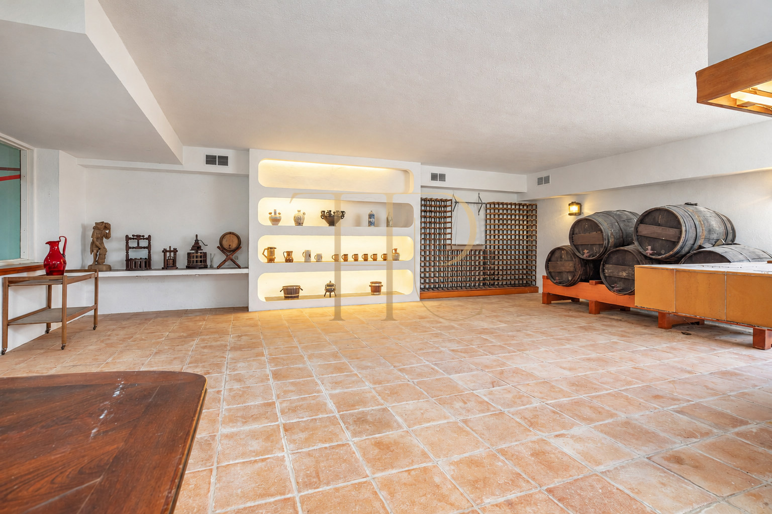 Sea-view villa to rent in Castelldefels