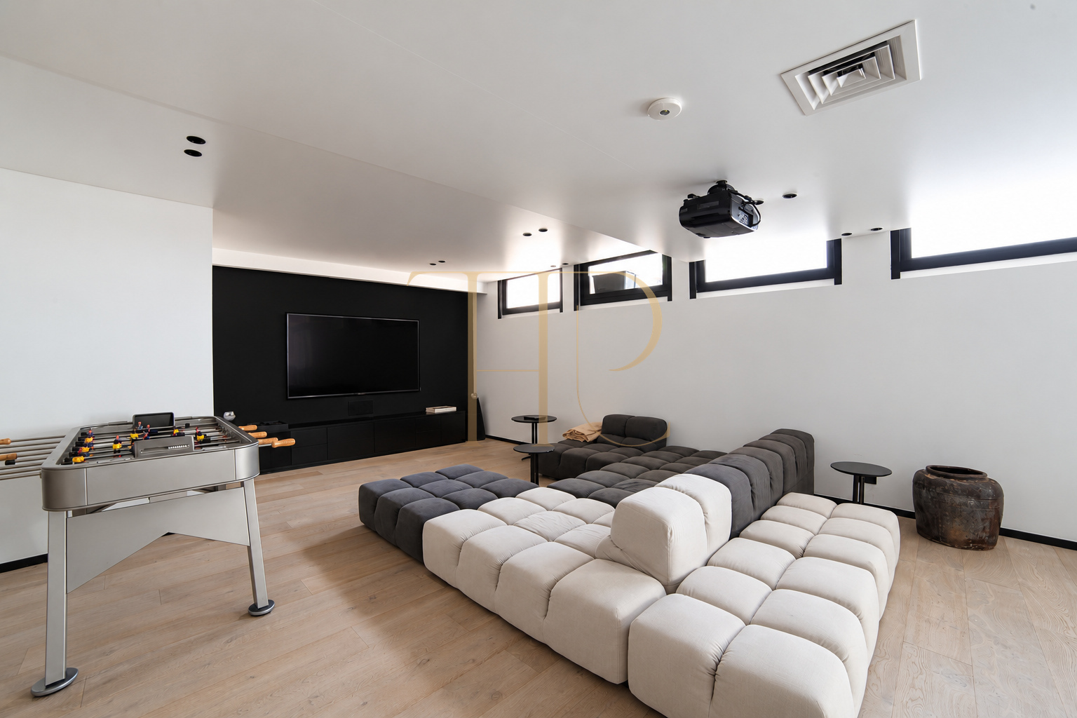 Golf-facing villa with pool in Can Girona, Sitges