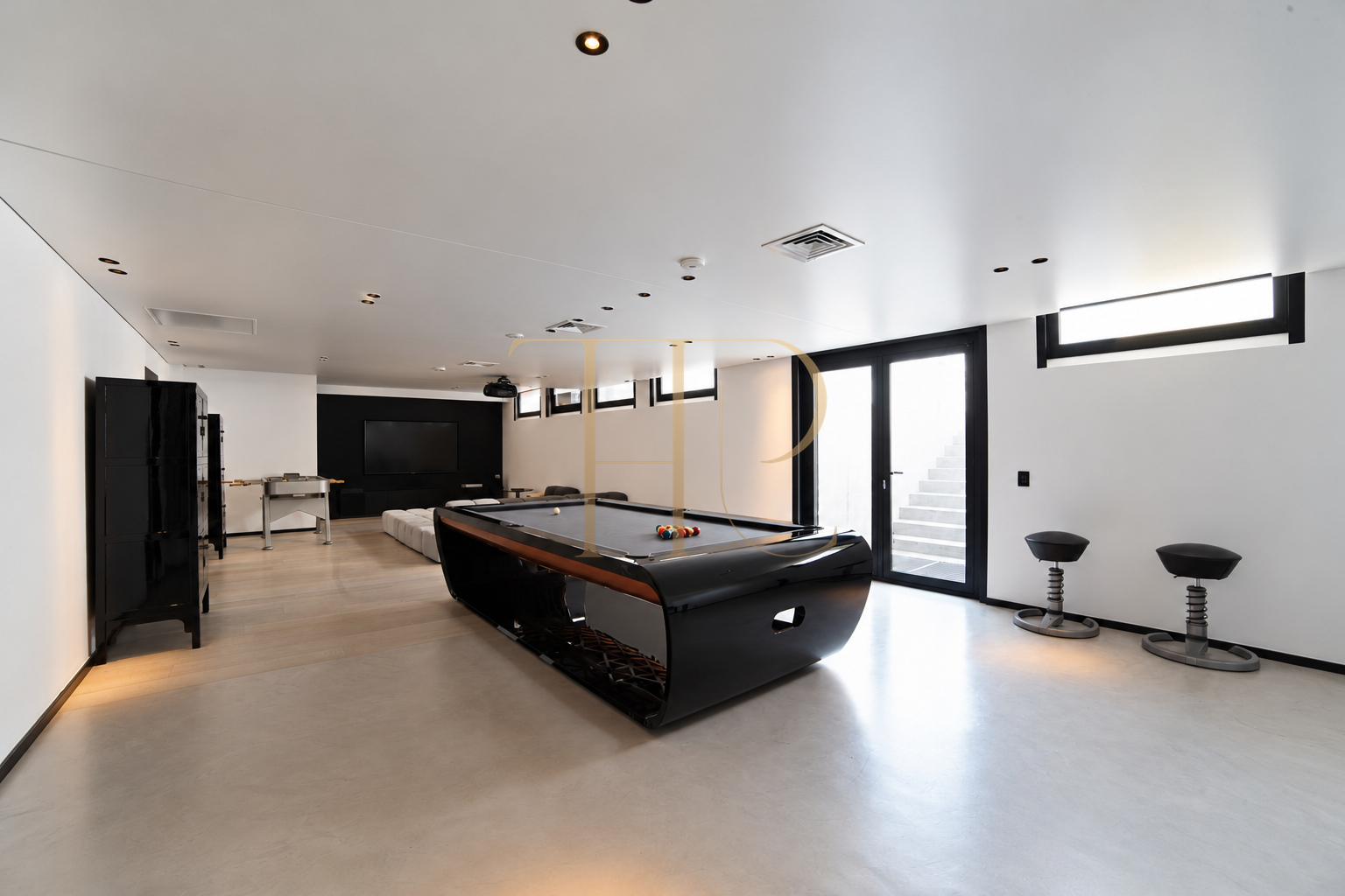 Golf-facing villa with pool in Can Girona, Sitges
