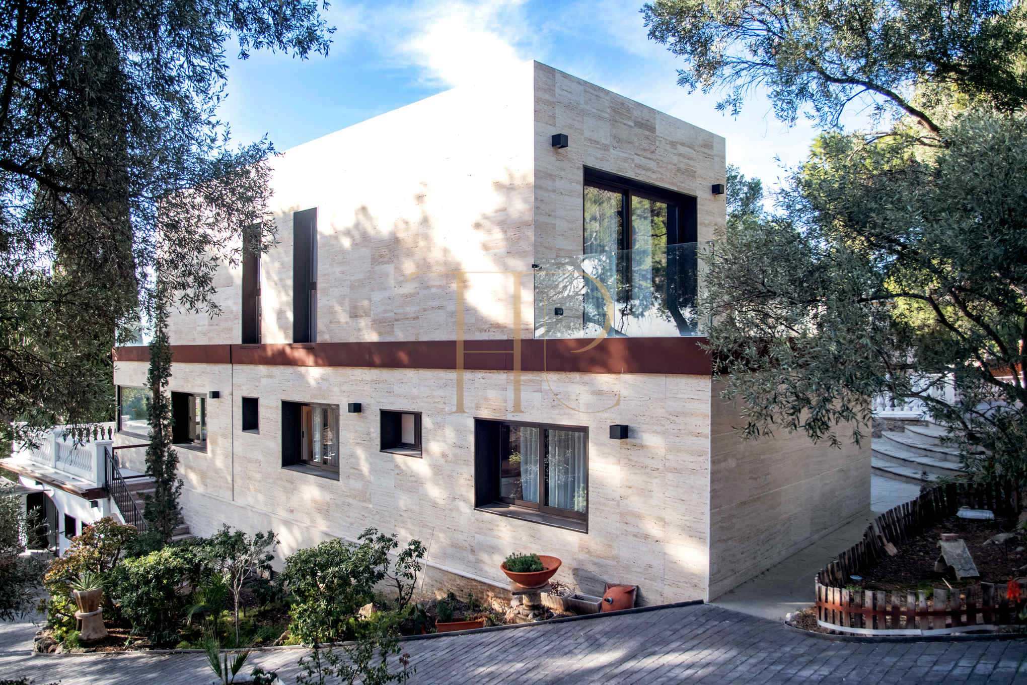 Renovated villa with sea views and pool in Castelldefels