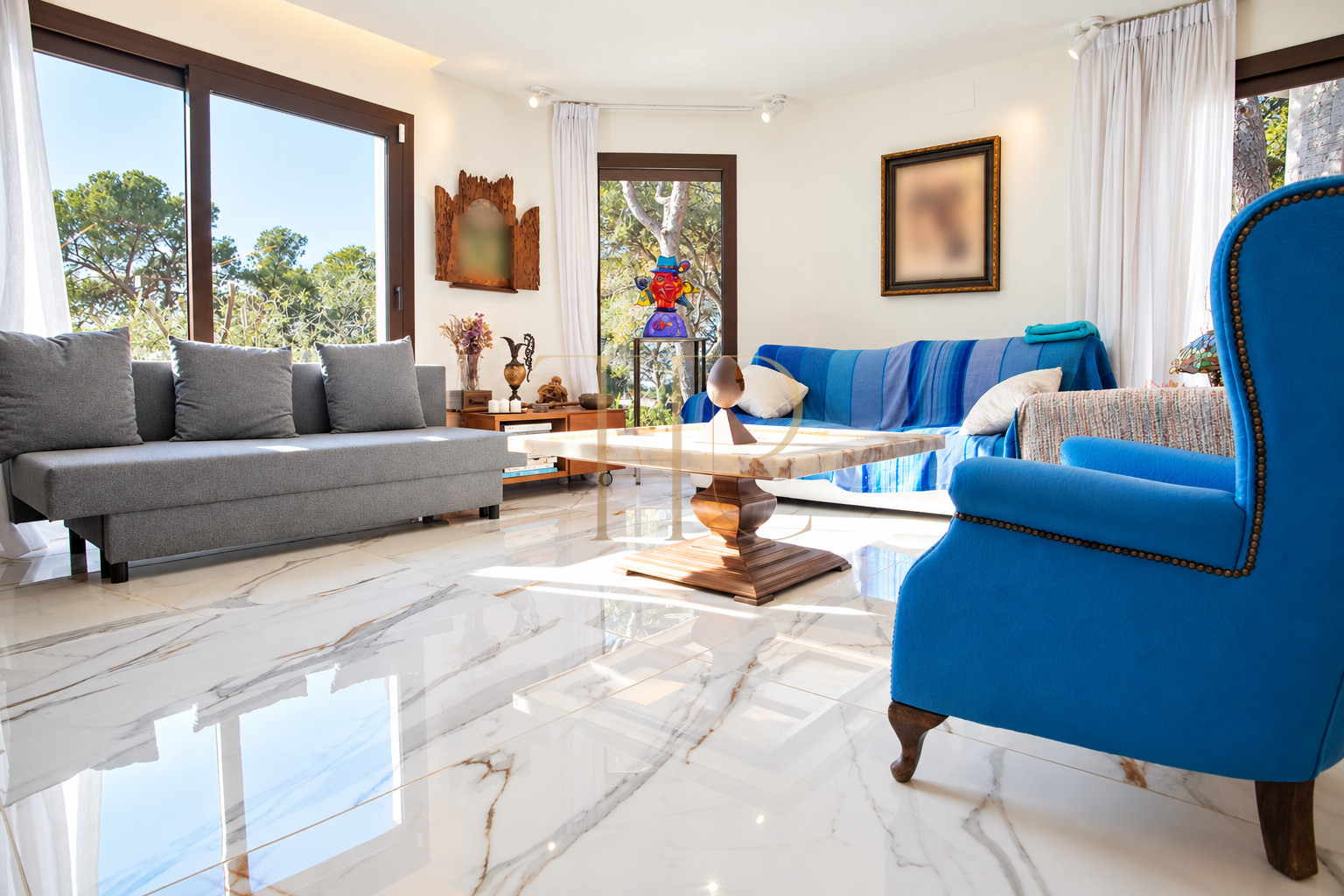 Renovated villa with sea views and pool in Castelldefels
