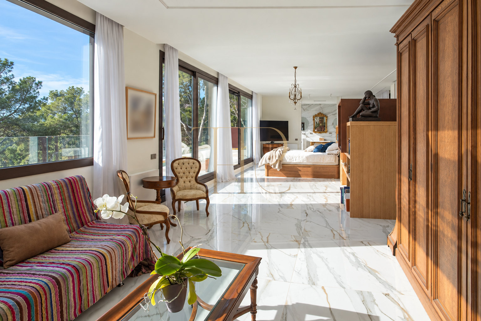 Renovated villa with sea views and pool in Castelldefels