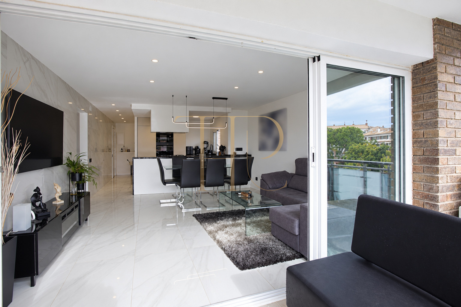 Renovated apartment with south-facing terrace in Vallpineda, Sitges — sold