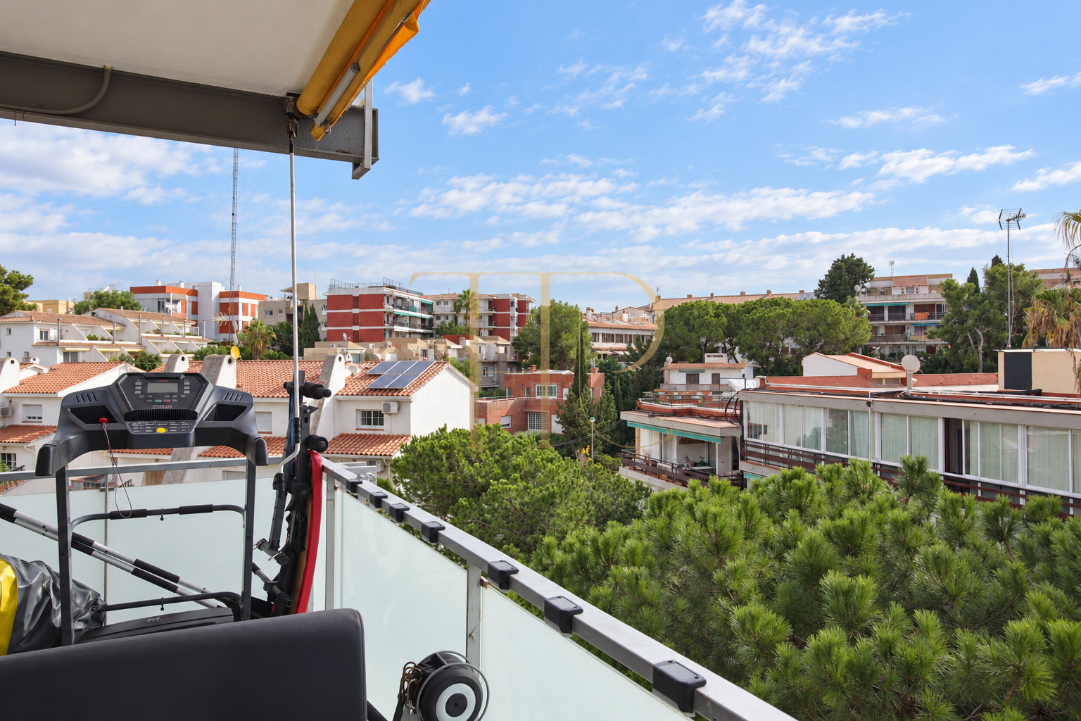 Renovated apartment with south-facing terrace in Vallpineda, Sitges — sold