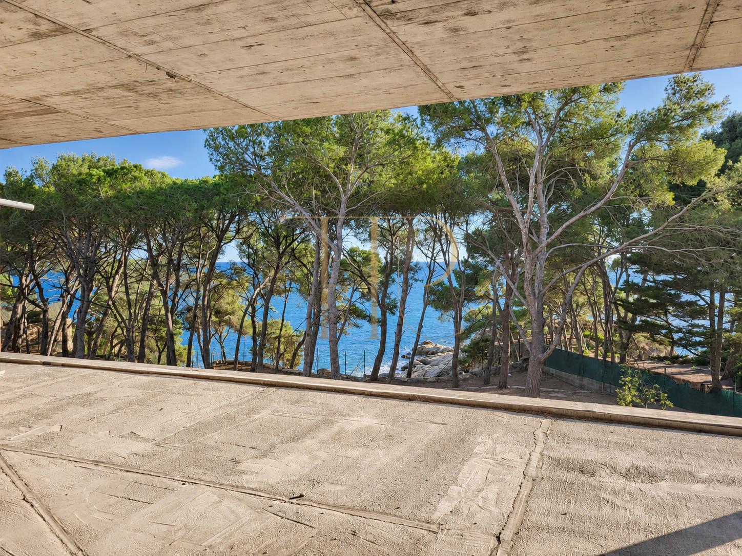 Seafront plot with a villa under construction in Platja d’Aro