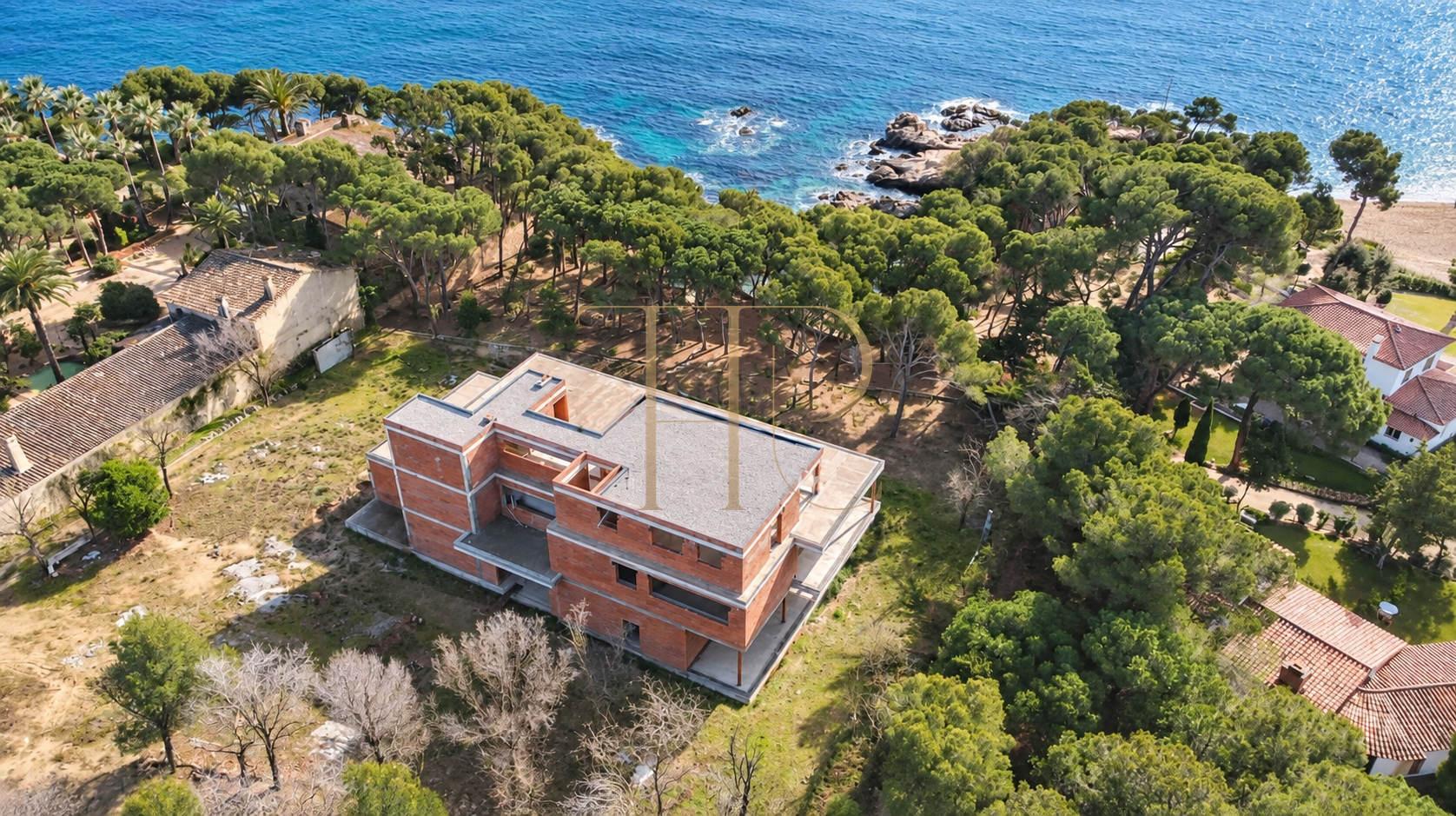 Seafront plot with a villa under construction in Platja d’Aro