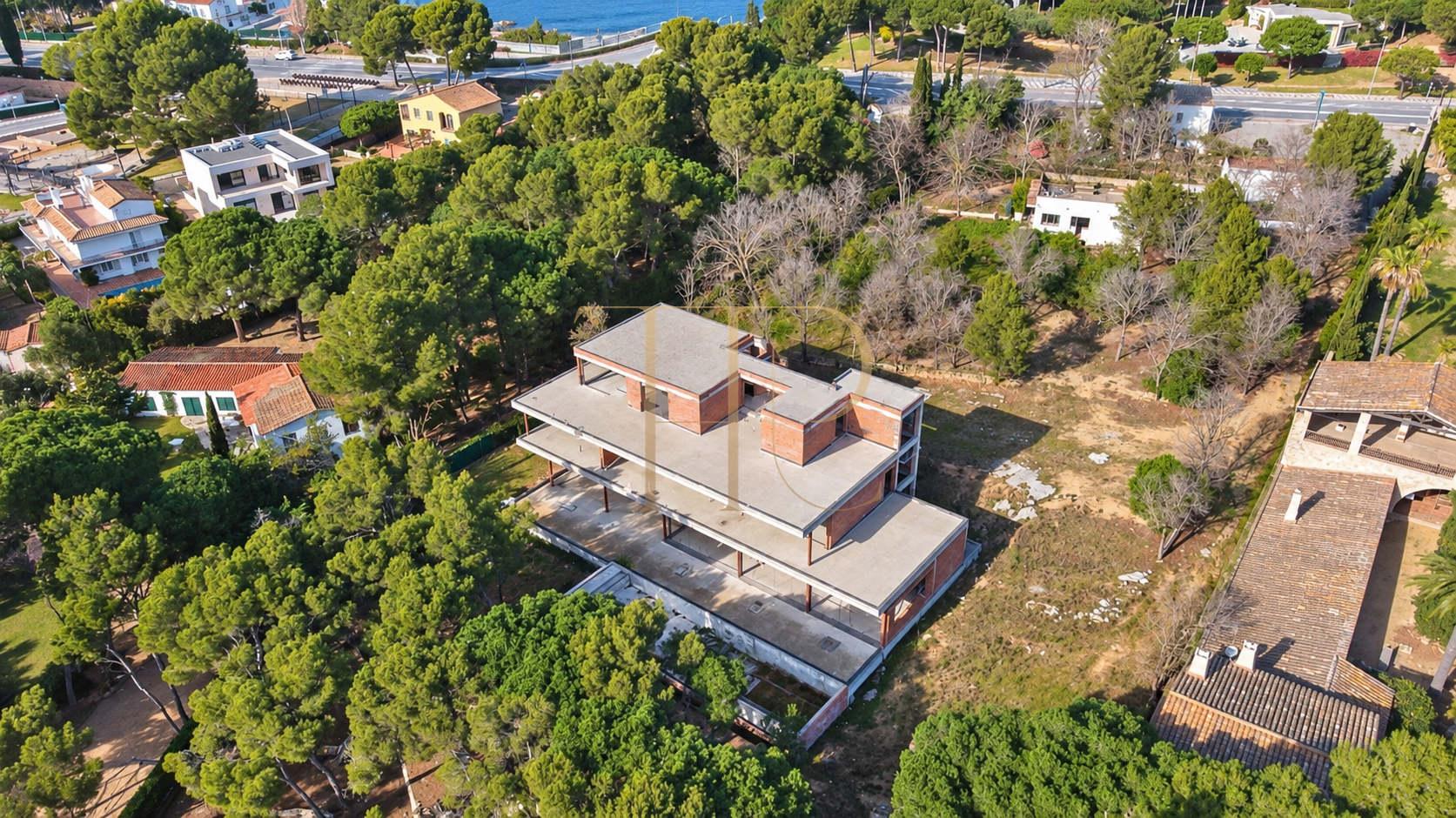 Seafront plot with a villa under construction in Platja d’Aro