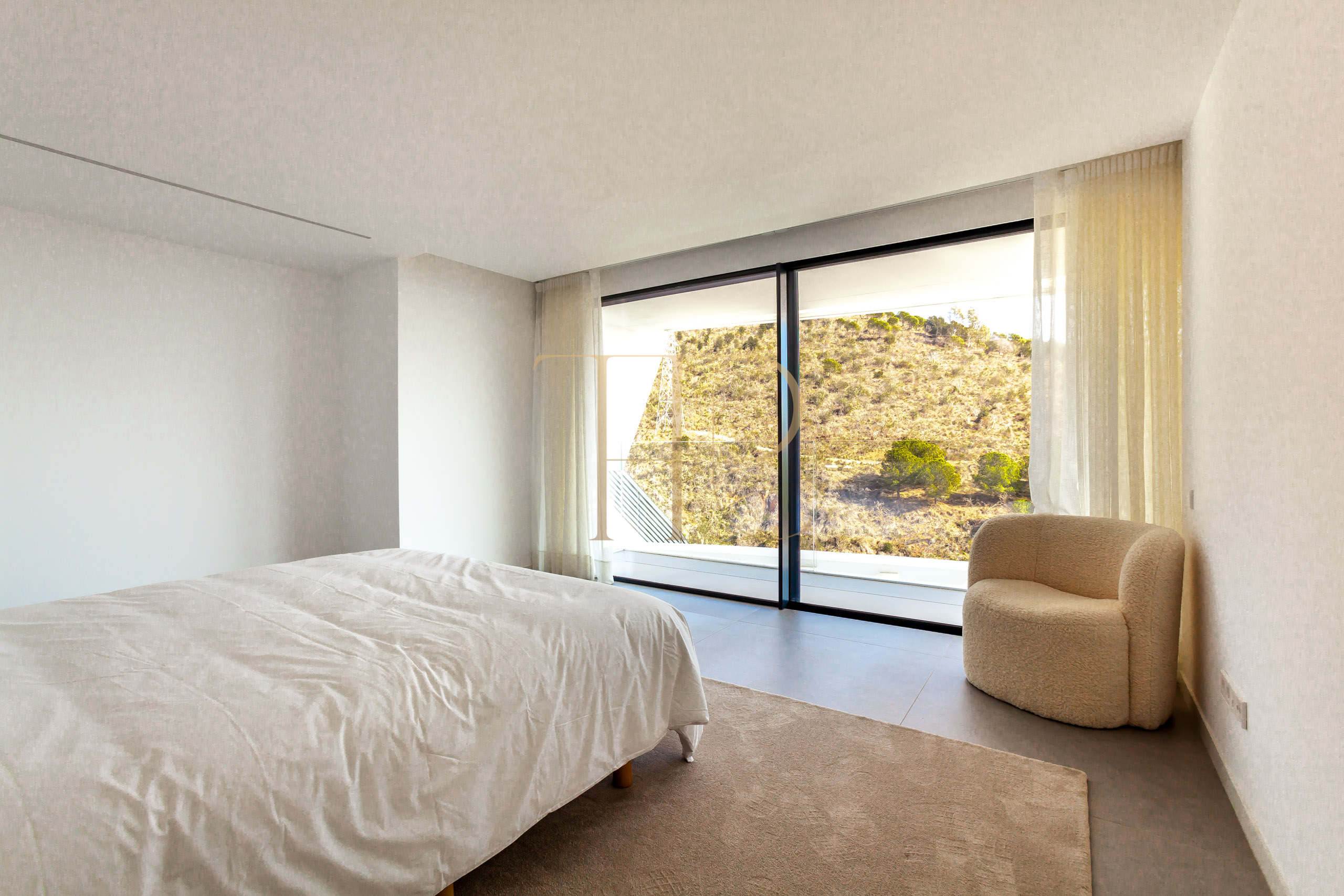 Let villa with pool in Finestrelles